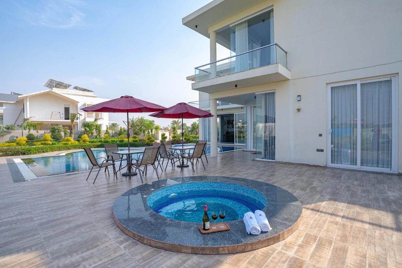Stayvista At Le Blanc Escape W Outdoor Pool Sohna 외부 사진