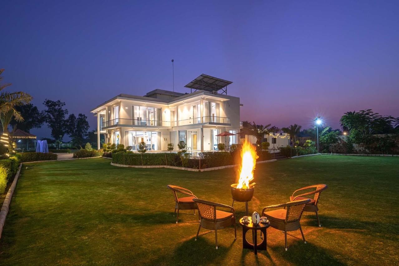 Stayvista At Le Blanc Escape W Outdoor Pool Sohna 외부 사진