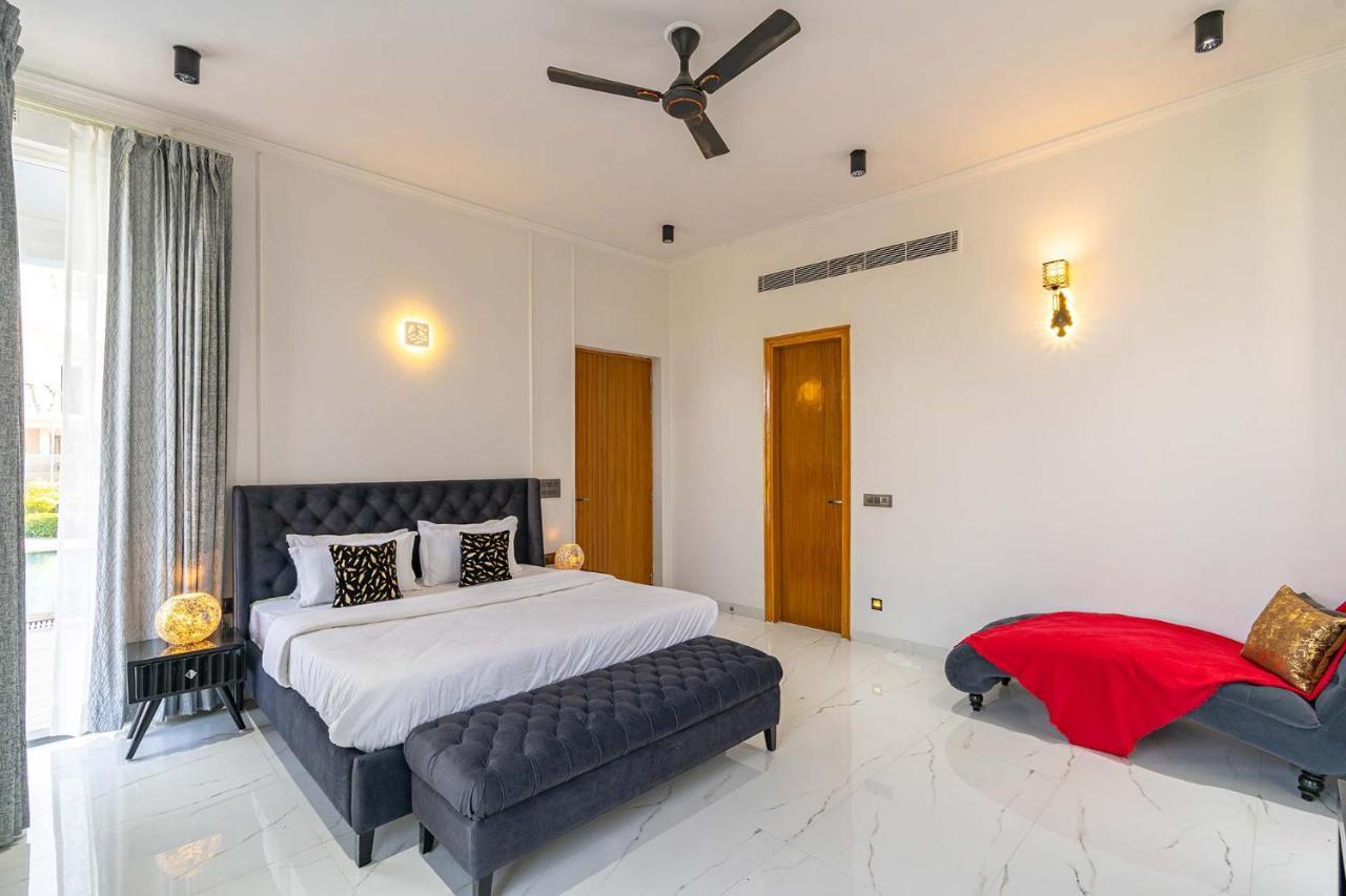 Stayvista At Le Blanc Escape W Outdoor Pool Sohna 외부 사진