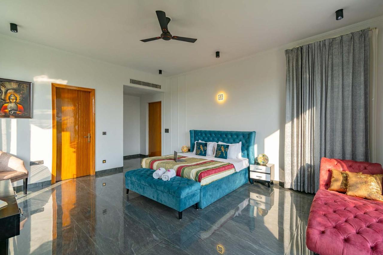 Stayvista At Le Blanc Escape W Outdoor Pool Sohna 외부 사진