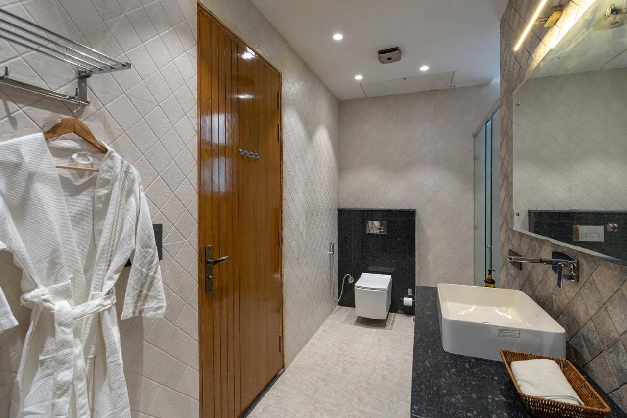 Stayvista At Le Blanc Escape W Outdoor Pool Sohna 외부 사진