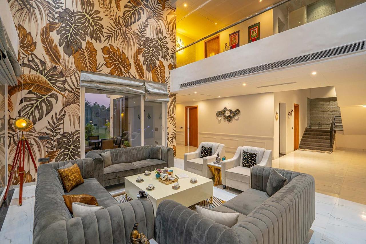 Stayvista At Le Blanc Escape W Outdoor Pool Sohna 외부 사진