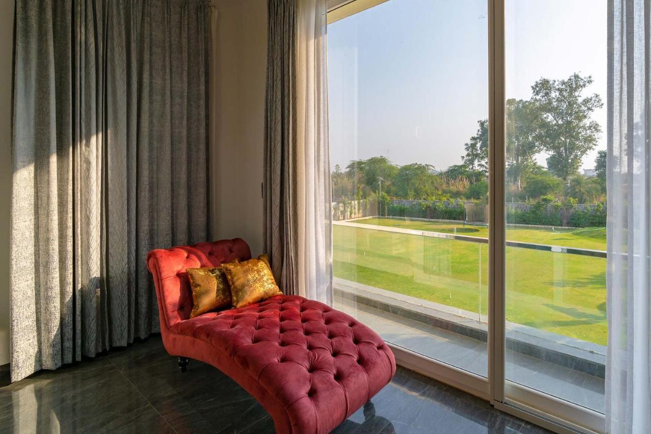 Stayvista At Le Blanc Escape W Outdoor Pool Sohna 외부 사진