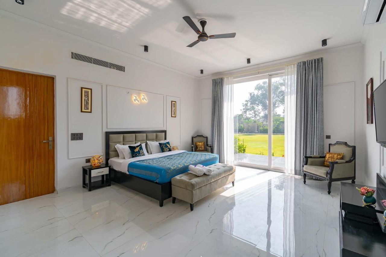 Stayvista At Le Blanc Escape W Outdoor Pool Sohna 외부 사진