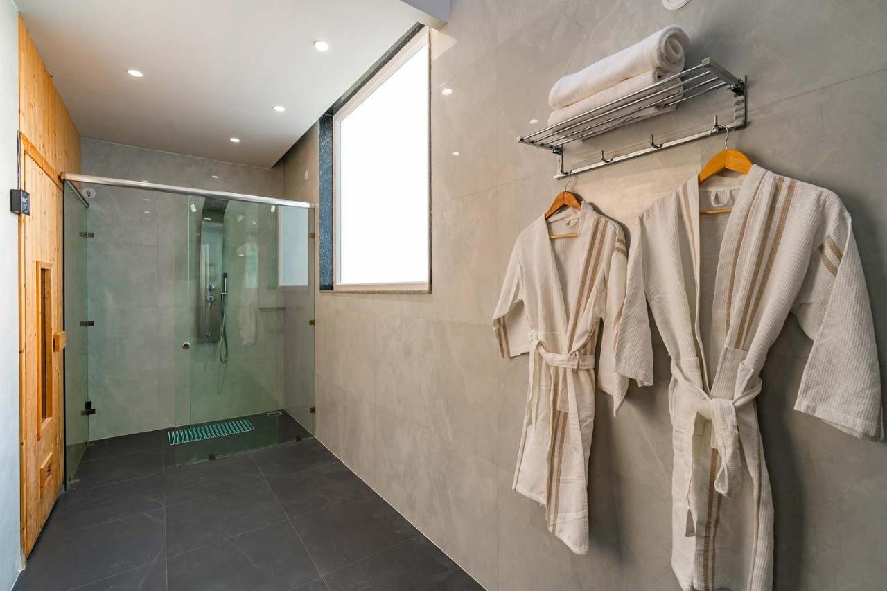 Stayvista At Le Blanc Escape W Outdoor Pool Sohna 외부 사진