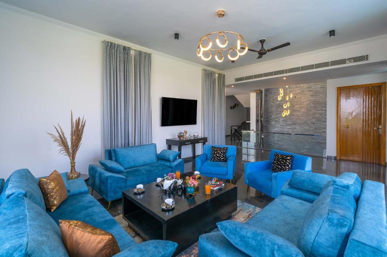 Stayvista At Le Blanc Escape W Outdoor Pool Sohna 외부 사진