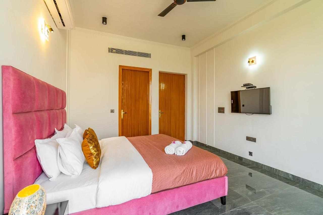 Stayvista At Le Blanc Escape W Outdoor Pool Sohna 외부 사진