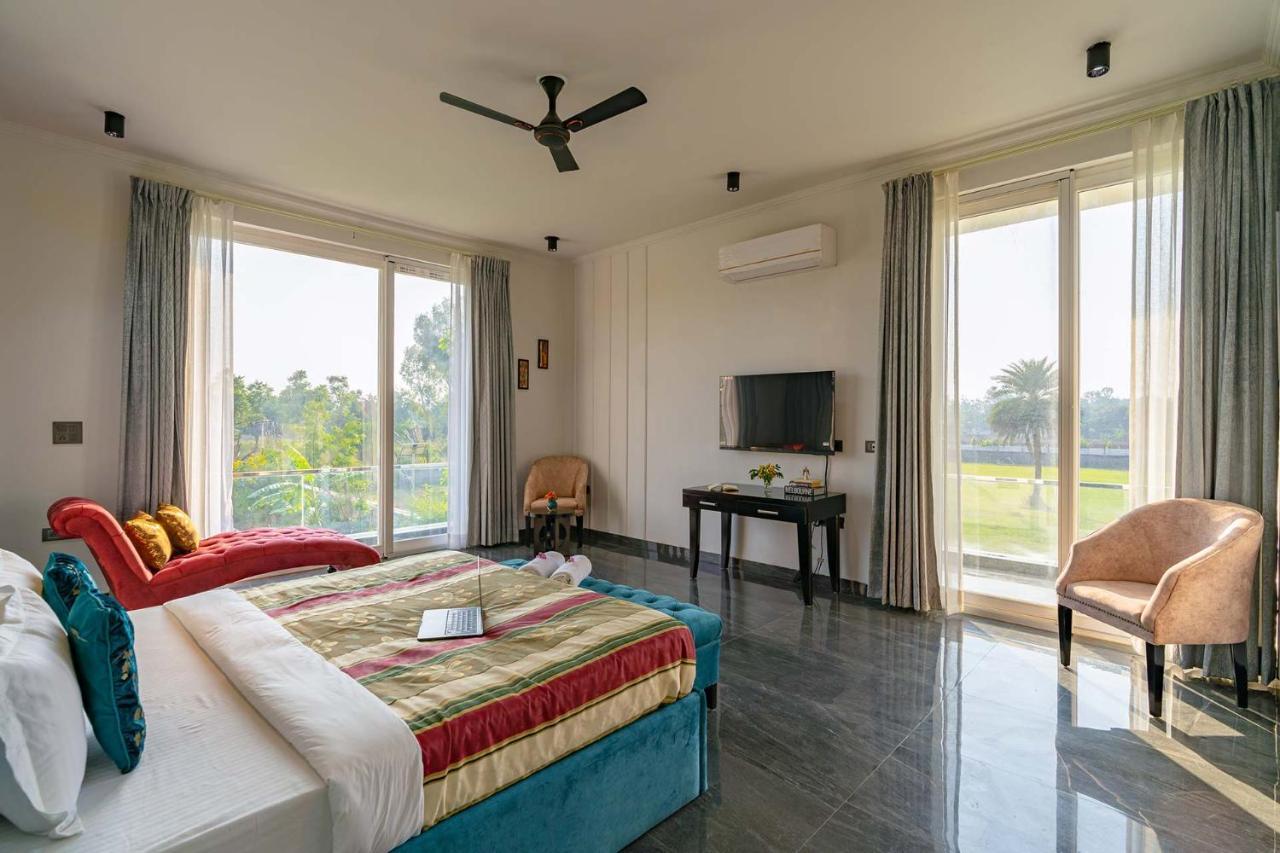 Stayvista At Le Blanc Escape W Outdoor Pool Sohna 외부 사진